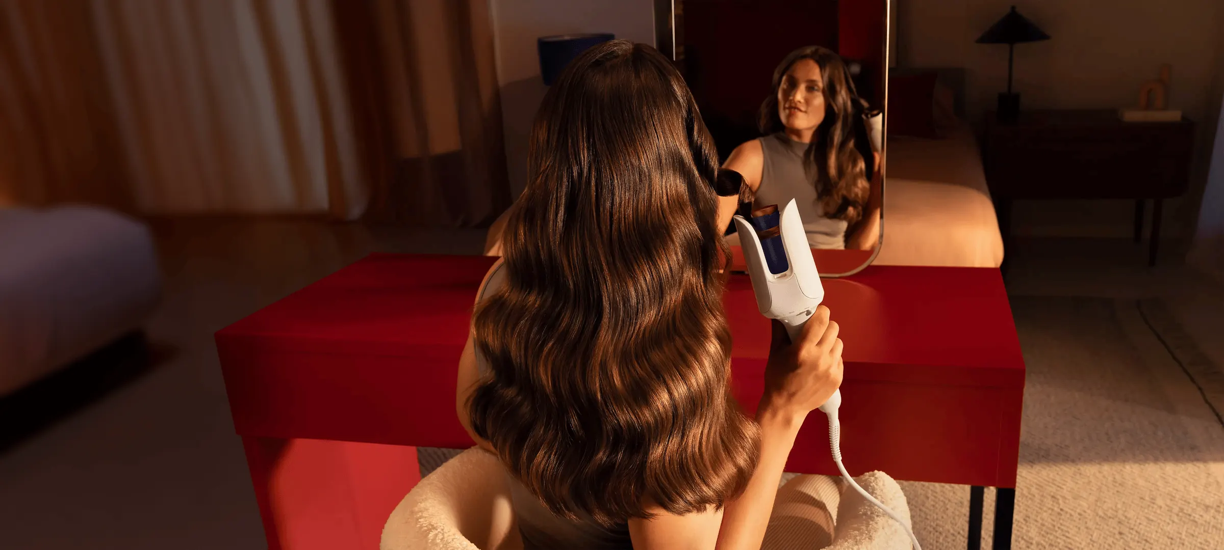 Philips WavePro Styler 9000 ilə hazırlanmış parlaq dalğalar